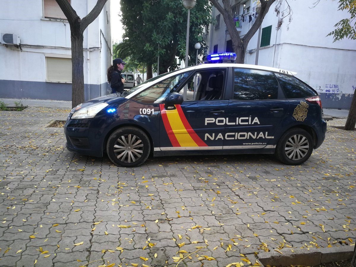 La Policía Nacional investiga a un joven por simular una detención ilegal en Las Palmas de Gran Canaria.