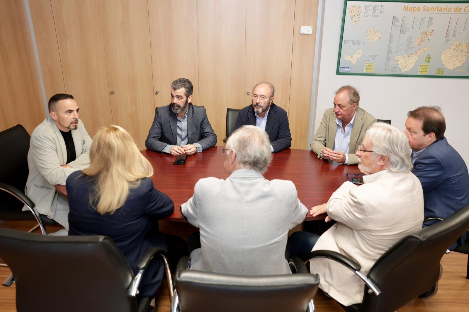 Reunión de trabajo para actualizar planes de contingencia en hospitales de Canarias