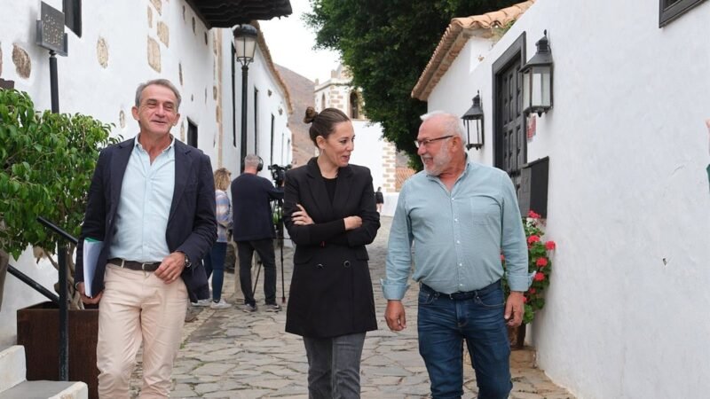 Turismo firma convenio con ‘Pueblos Más Bonitos de España’ en islas para desarrollo sostenible
