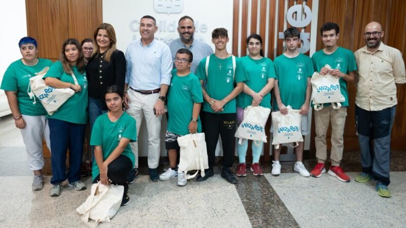 Alumnos de FP de Actividades Auxiliares en Viveros visitan el Cabildo de Lanzarote