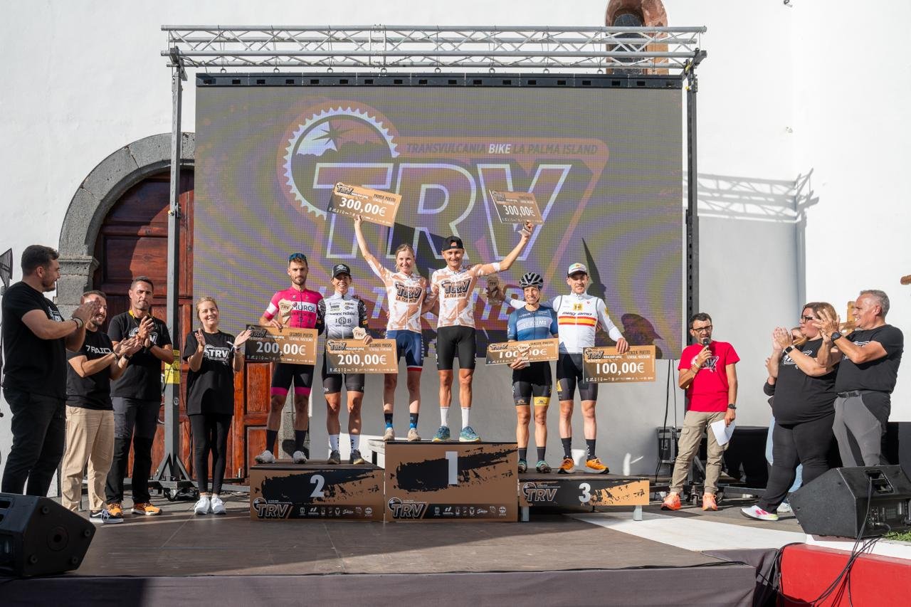 Batalla épica en la segunda etapa de la Transvulcania Bike en La Tea