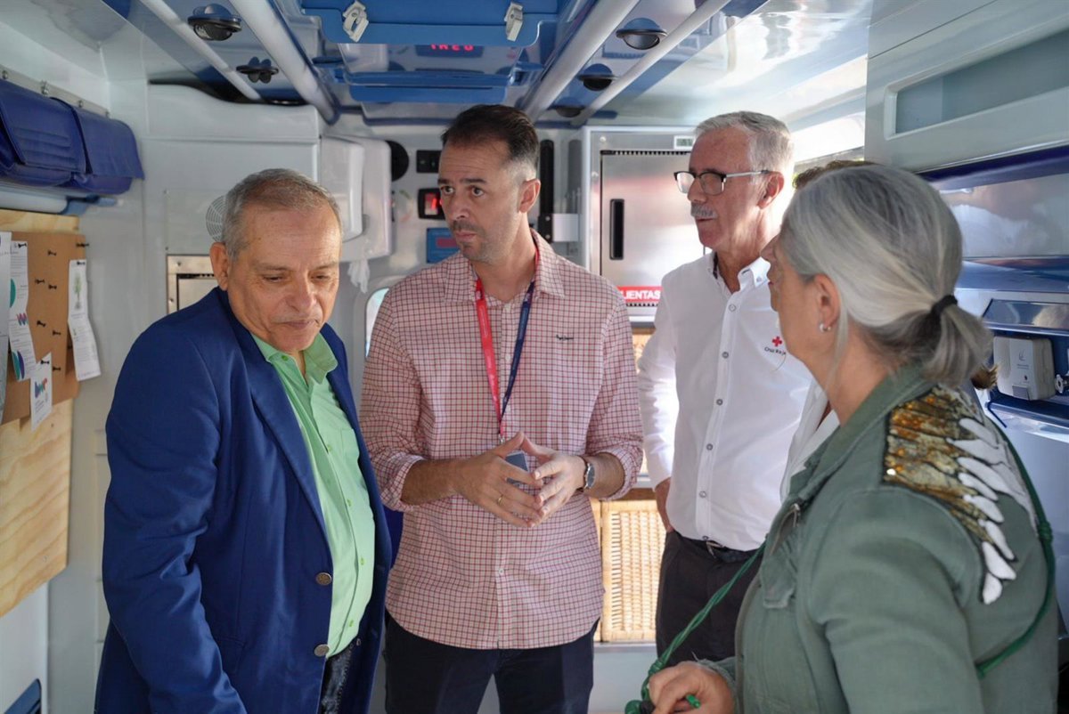 Cabildo de Tenerife y Cruz Roja llevan formación a barrios y zonas rurales con unidad móvil.