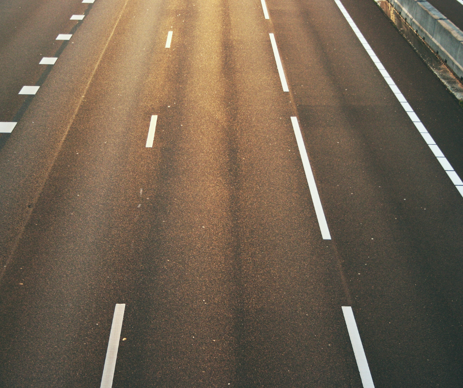 Construcción del tercer carril de la TF-1 en Tenerife para mejorar la movilidad y seguridad.