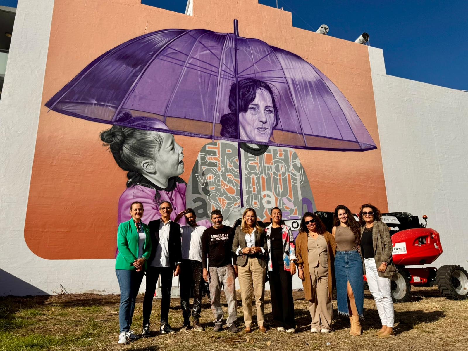 El Cabildo de La Palma visibiliza la violencia machista y su impacto en la infancia con un mural en Los Llanos de Aridane.