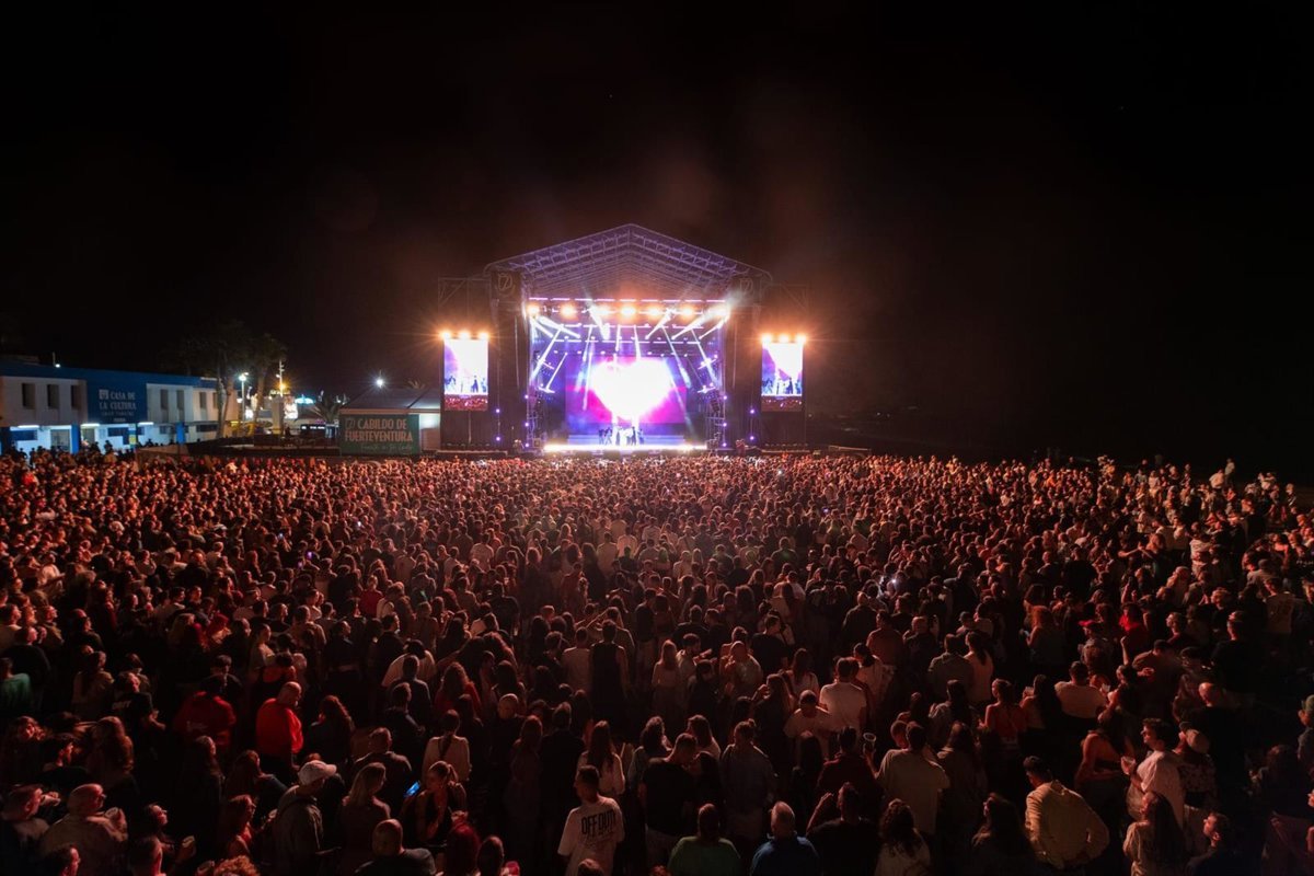 El Festival Arena Negra en Fuerteventura reúne a 34.000 espectadores durante el fin de semana.