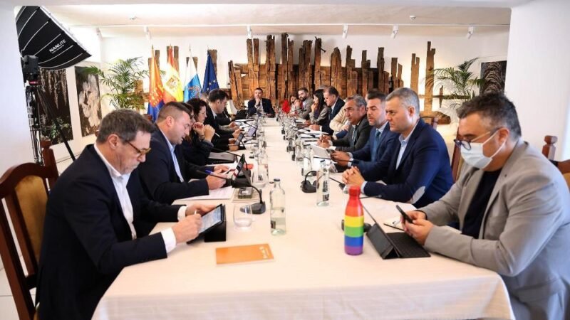 El presidente del Cabildo de Lanzarote informa sobre actuaciones tras años de abandono.