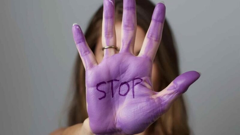 Feministas en Tenerife protestan por el «bloqueo» canario a fondos estatales
