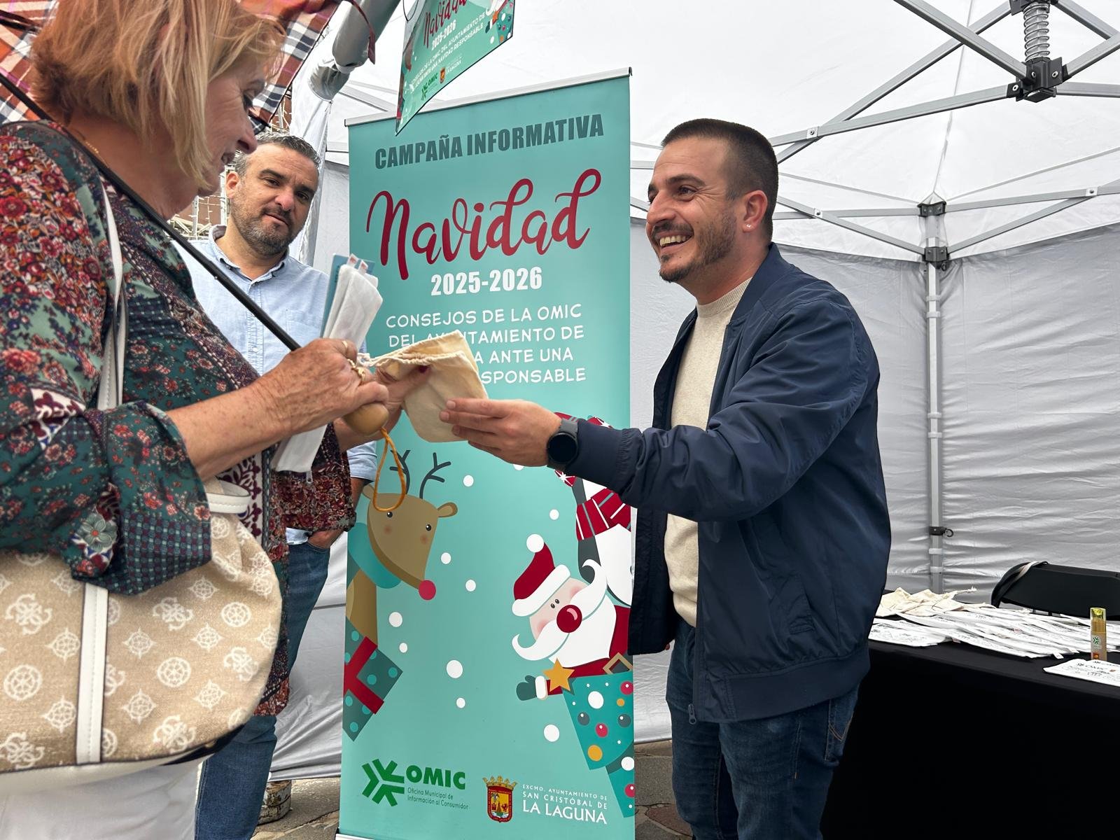 La Laguna promueve una Navidad responsable con campaña informativa de la OMIC.