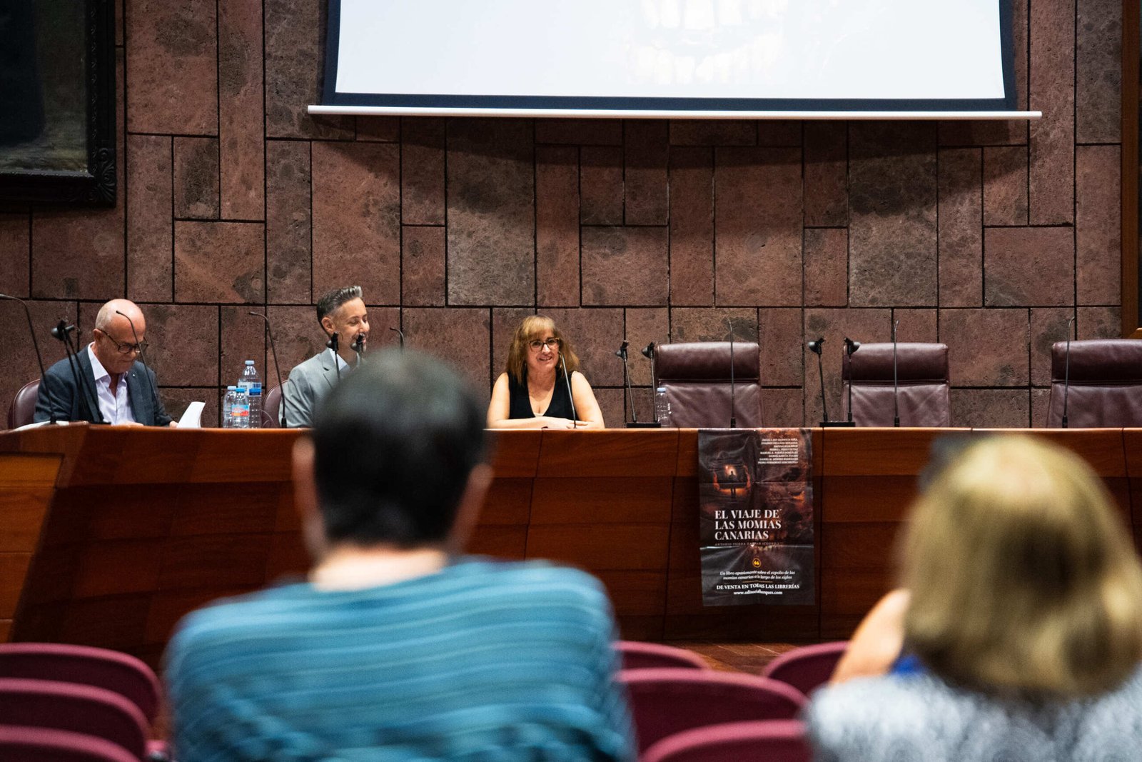 Presentación del libro «El viaje de las momias canarias: rescate de la memoria arqueológica del Archipiélago» en el Cabildo de La Gomera.