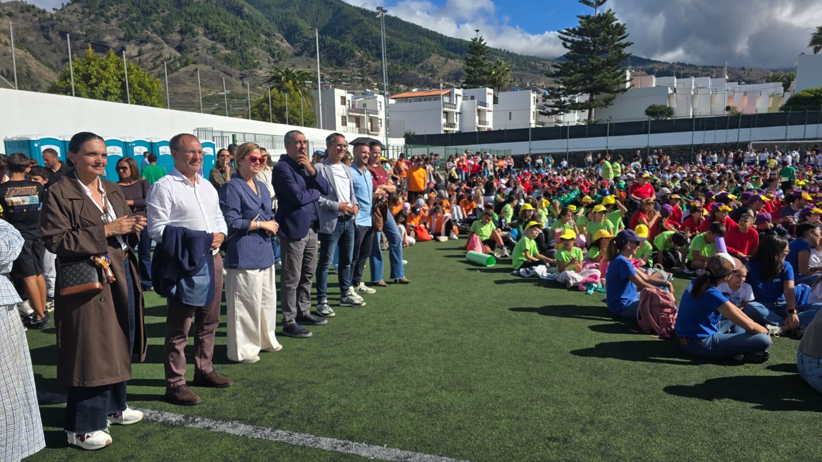 Rozalén y el CEC Isla Bonita reúnen a más de 2.800 niños y niñas en encuentro educativo histórico