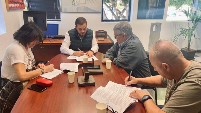 Arona consolida su identidad cultural firmando convenios con agrupaciones folclóricas