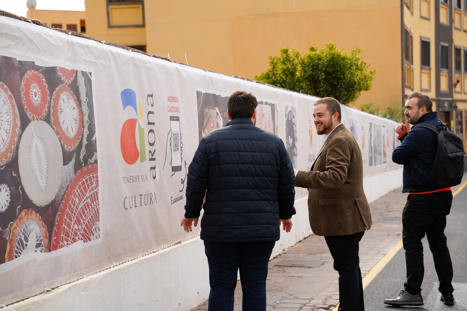 Arona embellece el casco histórico con lona de fotos antiguas