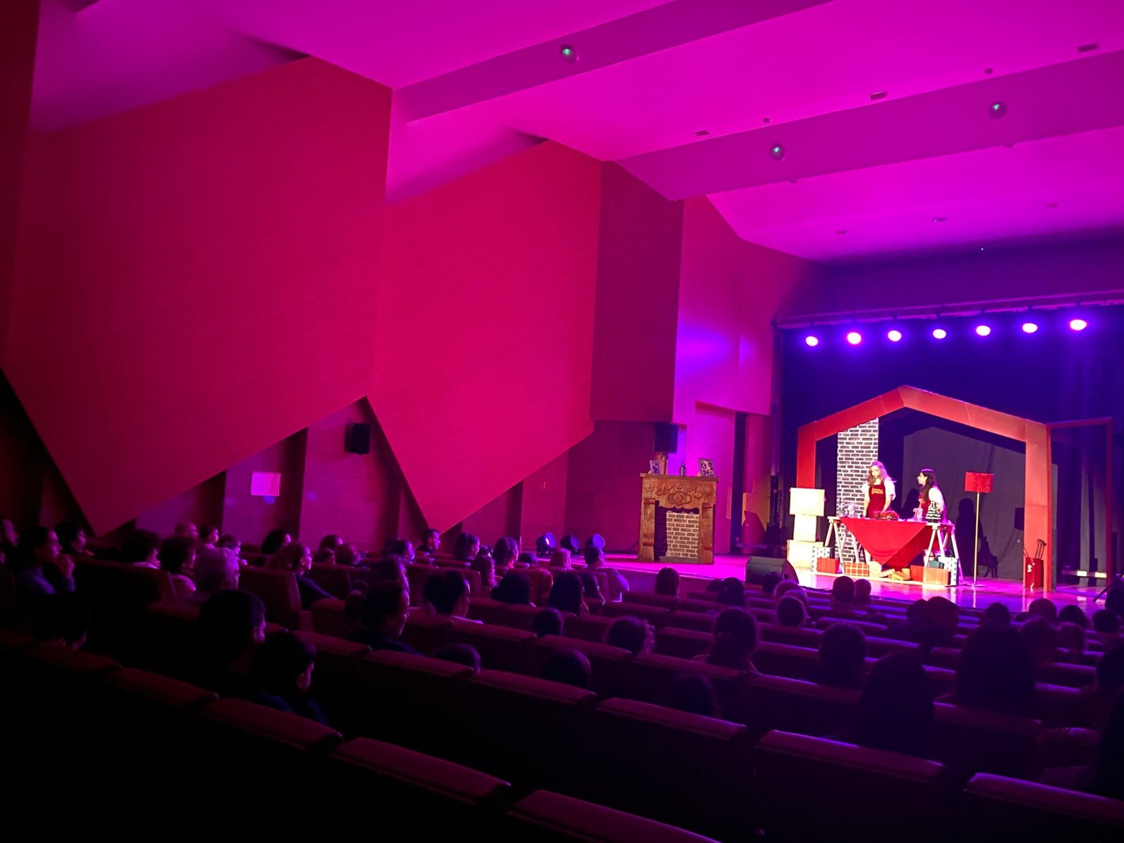 Arona presenta una agenda cultural llena de estrenos teatrales. ¡Descúbrela!