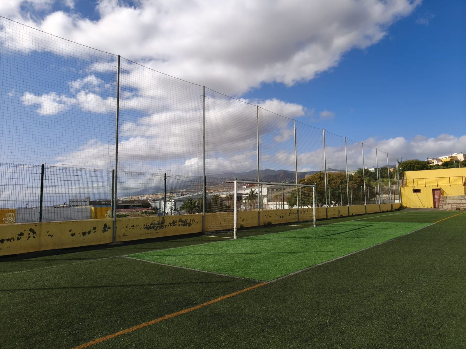 Concluidas las obras de acondicionamiento en el campo de fútbol Las Torres