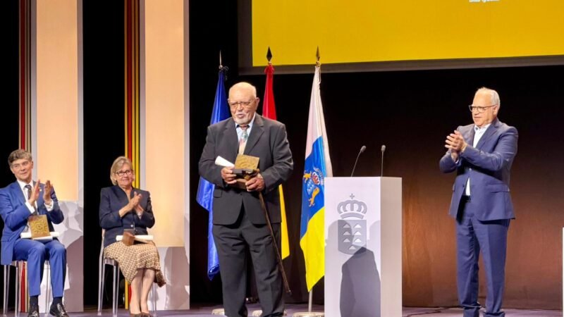 Curbelo elogia la contribución de Isidro Ortiz al patrimonio cultural de Canarias