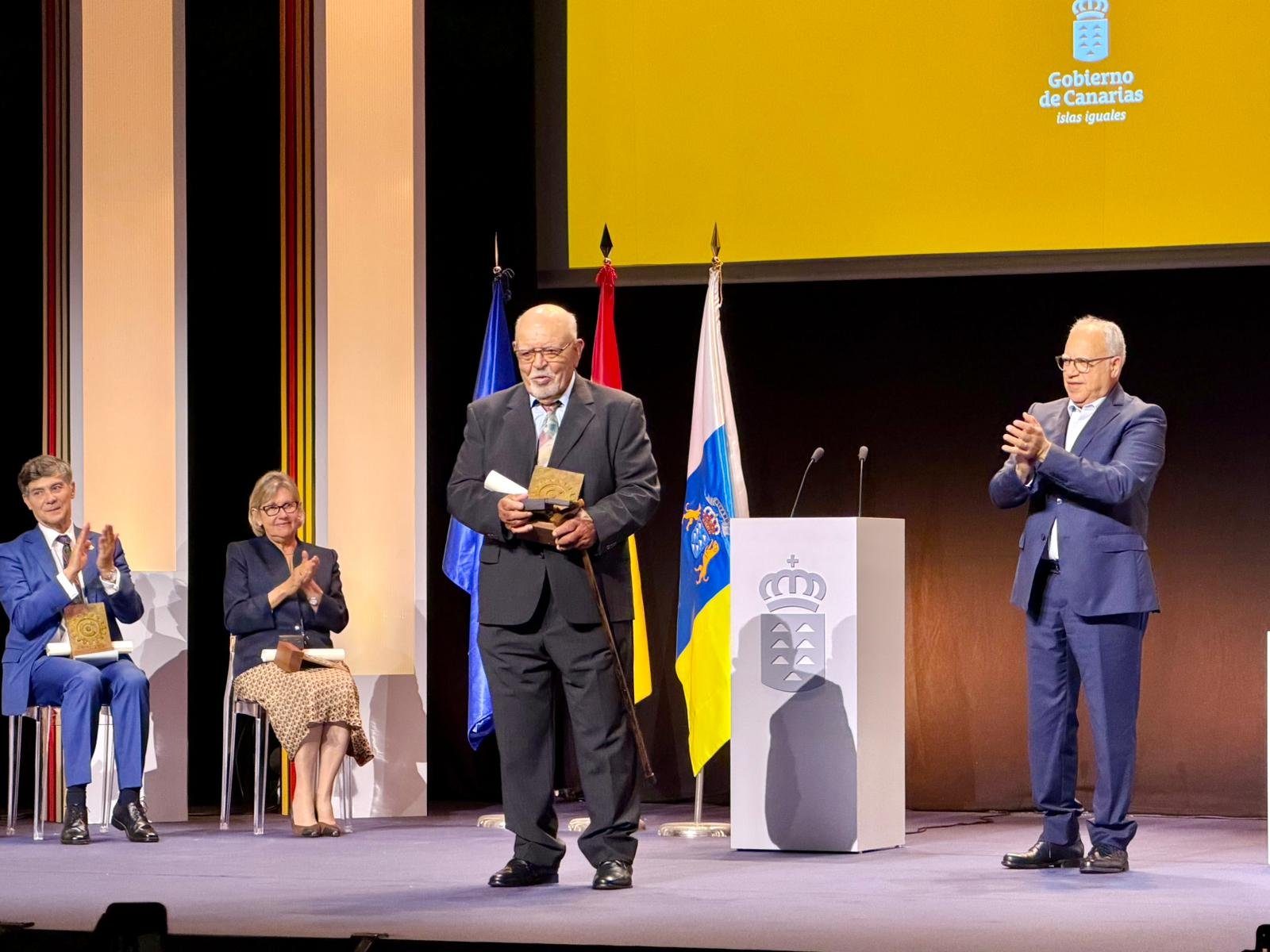 Curbelo elogia la contribución de Isidro Ortiz al patrimonio cultural de Canarias