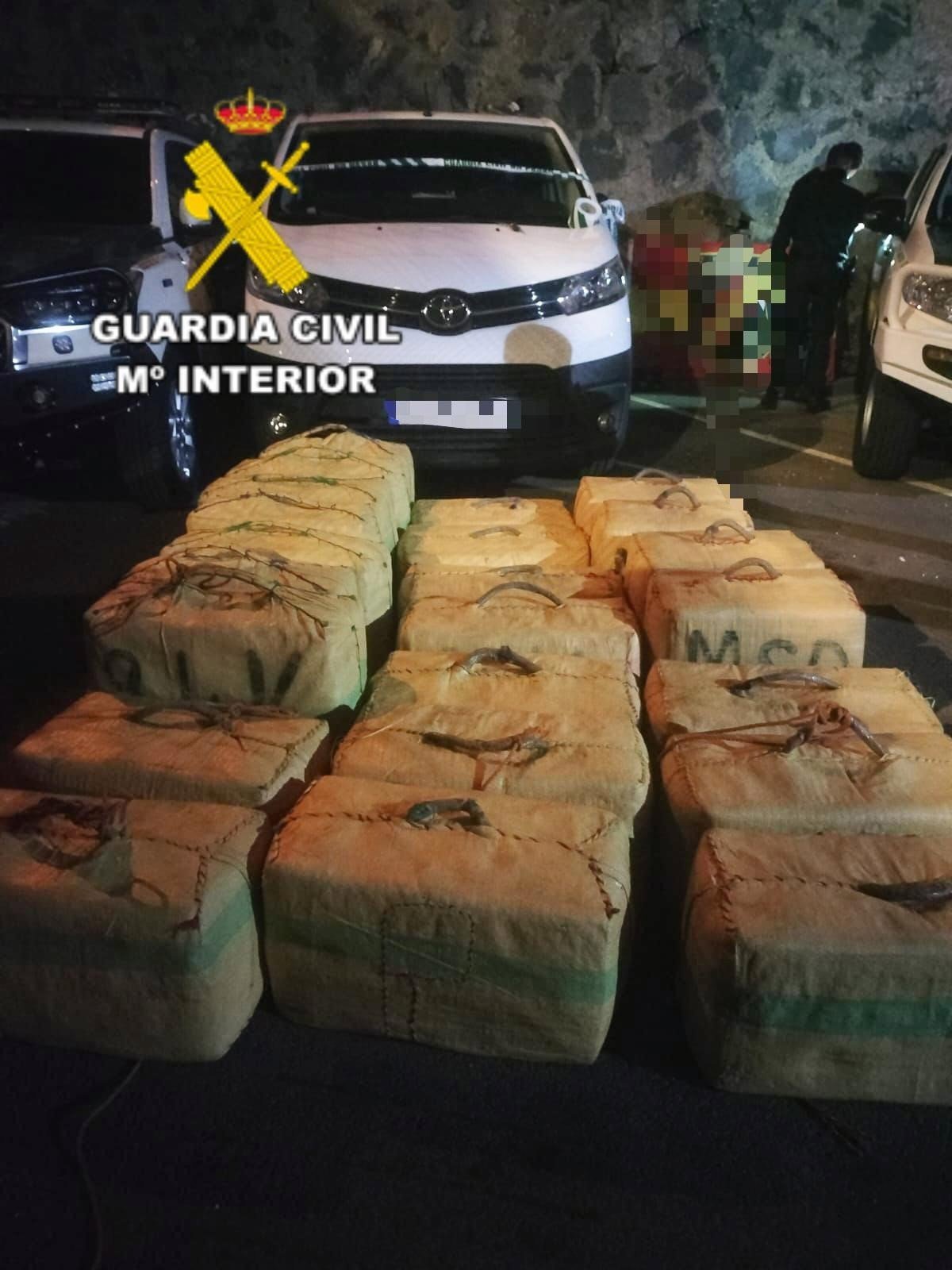 Detenido hombre en Tenerife con 900 kilos de hachís en furgoneta