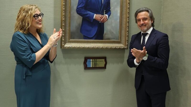 El Parlamento de Canarias incorpora el retrato de Gustavo Matos a su galería