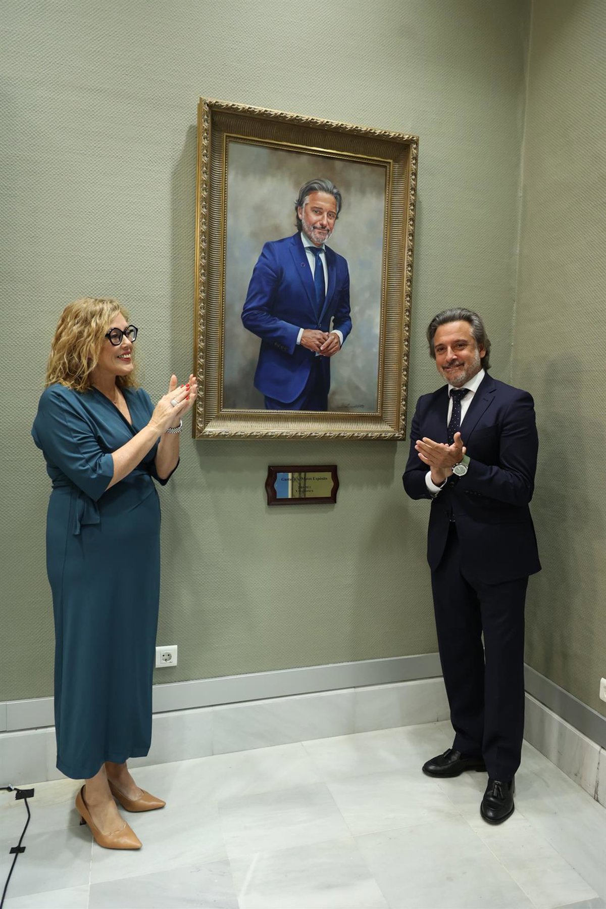 El Parlamento de Canarias incorpora el retrato de Gustavo Matos a su galería