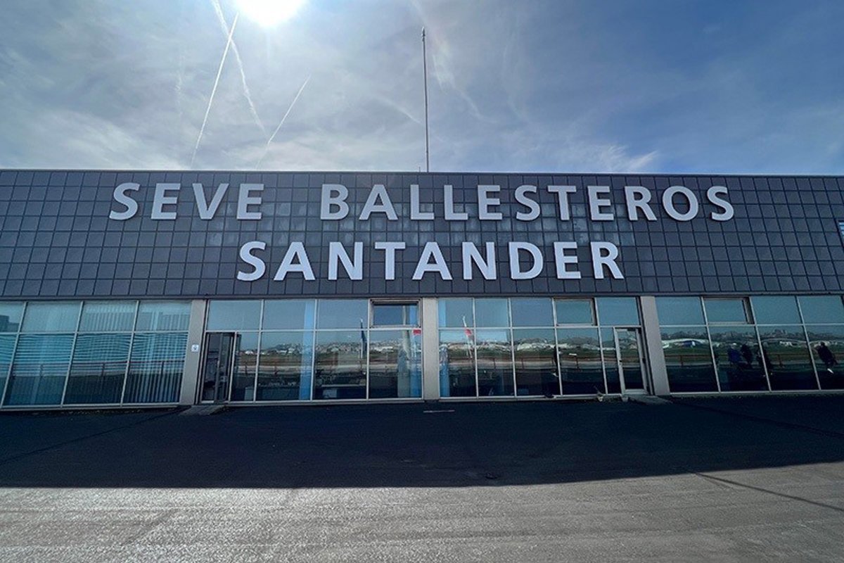 El aeropuerto de Santander ampliará sus rutas a Sofía, Almería, Jerez, Vigo y Lanzarote en 2026.