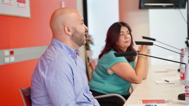 El encuentro ha sido muy positivo, ya que ha permitido a los autónomos compartir sus experiencias y recibir el apoyo de expertos y entidades financieras. Además, se ha destacado el programa de inserción laboral en prácticas para recién titulados en empresas locales.

El Centro Empresarial de Arona es un recurso municipal que forma parte del área de Promoción Económica, dirigida por la concejala Raquel García. Este centro opera bajo un convenio con la Universidad de La Laguna y ha sido fundamental en la atención a 1.146 usuarios, la realización de 2.277 asesoramientos y la gestión de 200 altas de autónomos en los últimos cuatro años, además de llevar a cabo proyectos de formación específicos.