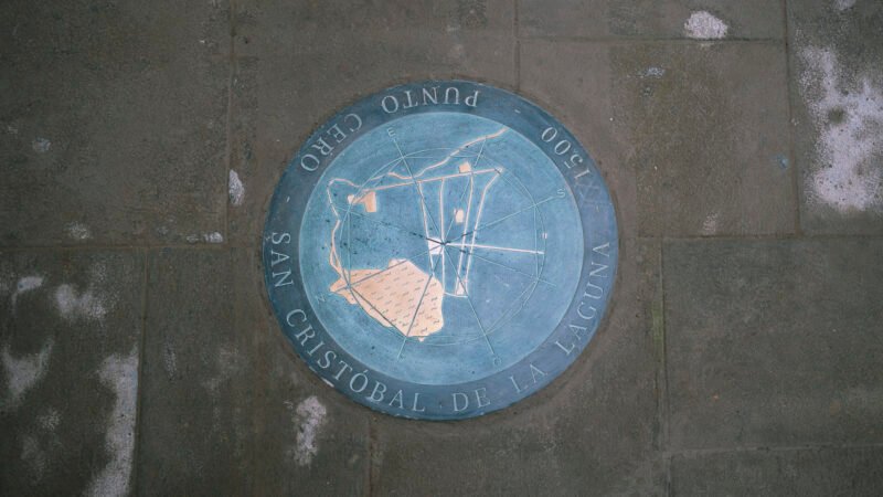 La Laguna revela su Punto Cero, origen de los caminos históricos de Tenerife y la unión con Iberoamérica.