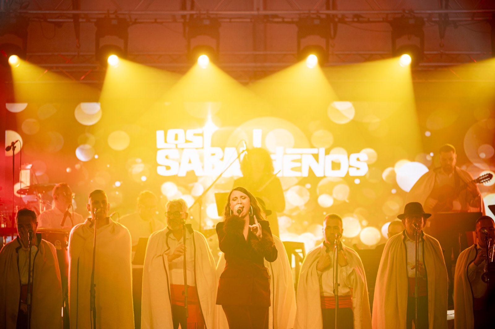 La Plaza de la Navidad comienza con concierto de Los Sabandeños.