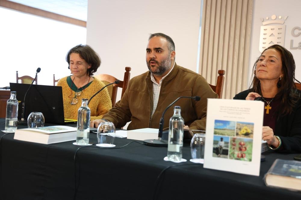 Presentación del segundo volumen de «Usos culturales de las yerbas en los campos de Lanzarote» en el Cabildo de Lanzarote