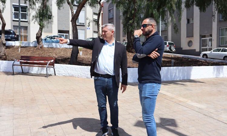Renaturalización de parques y jardines públicos con flora endémica en La Laguna