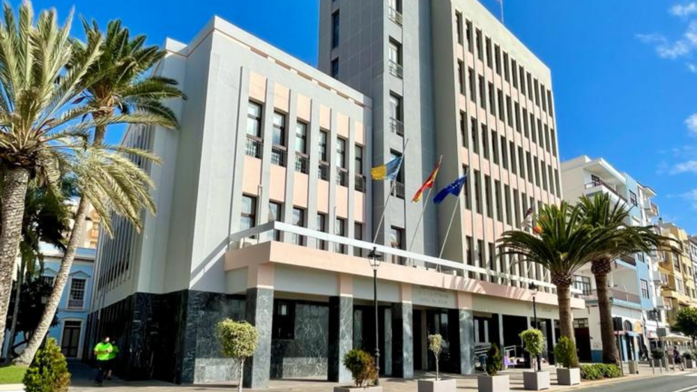 Apoyo económico a 91 negocios afectados por el volcán en La Palma