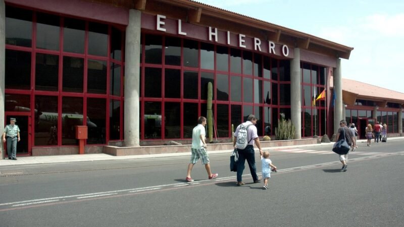 Cancelaciones y desvíos en aeropuertos canarios por mal tiempo