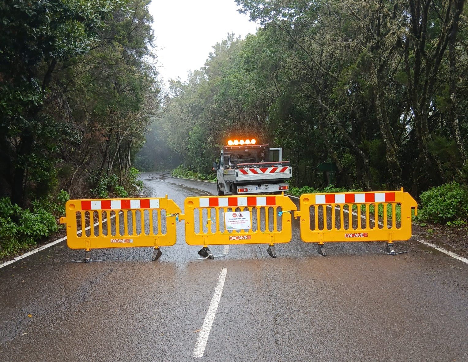 Cierre de carretera de El Rejo por limpieza tras la borrasca Francis