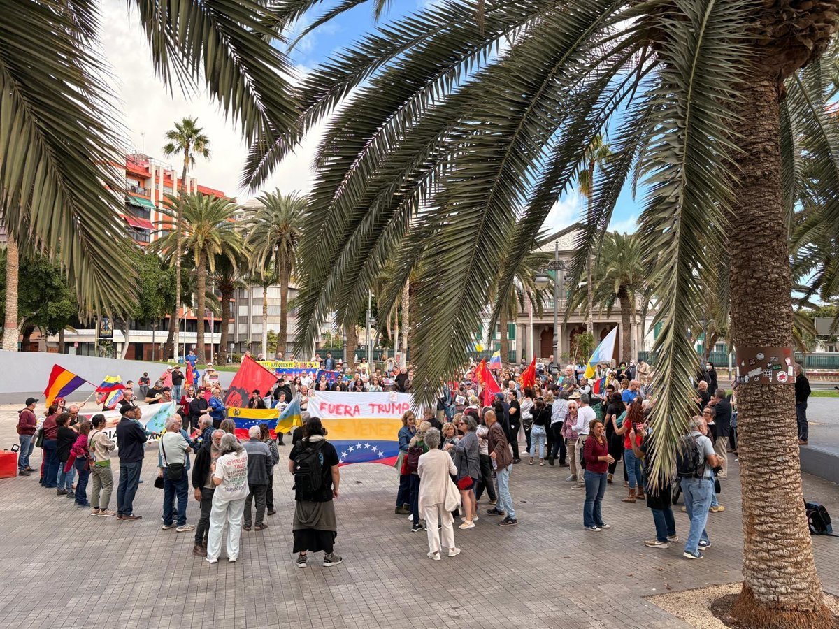 Concentración en Gran Canaria contra la injerencia de EEUU en Venezuela