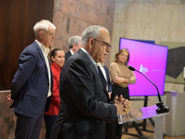 Curbelo busca acuerdo para el futuro de Canarias