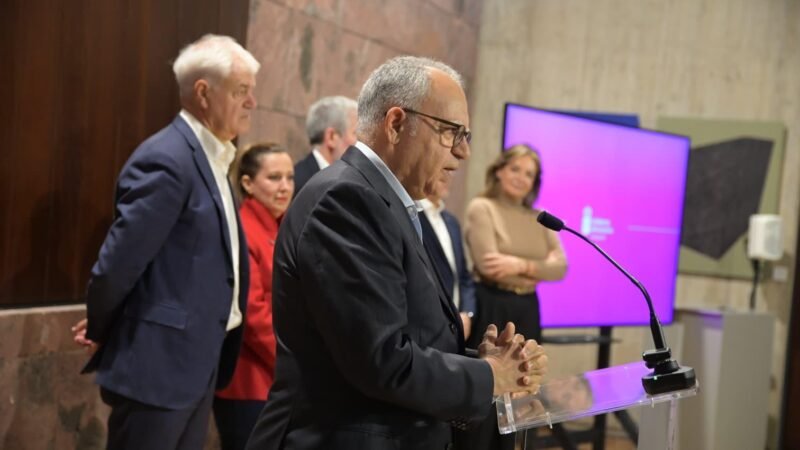 Curbelo busca acuerdo para el futuro de Canarias