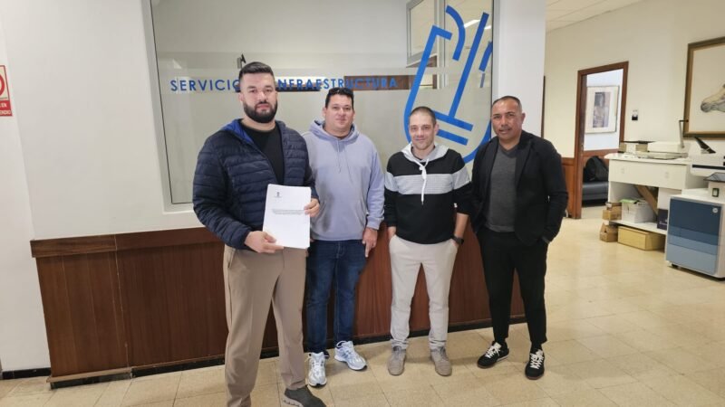 El Cabildo instala diez nuevas marquesinas urbanas para mejorar transporte público