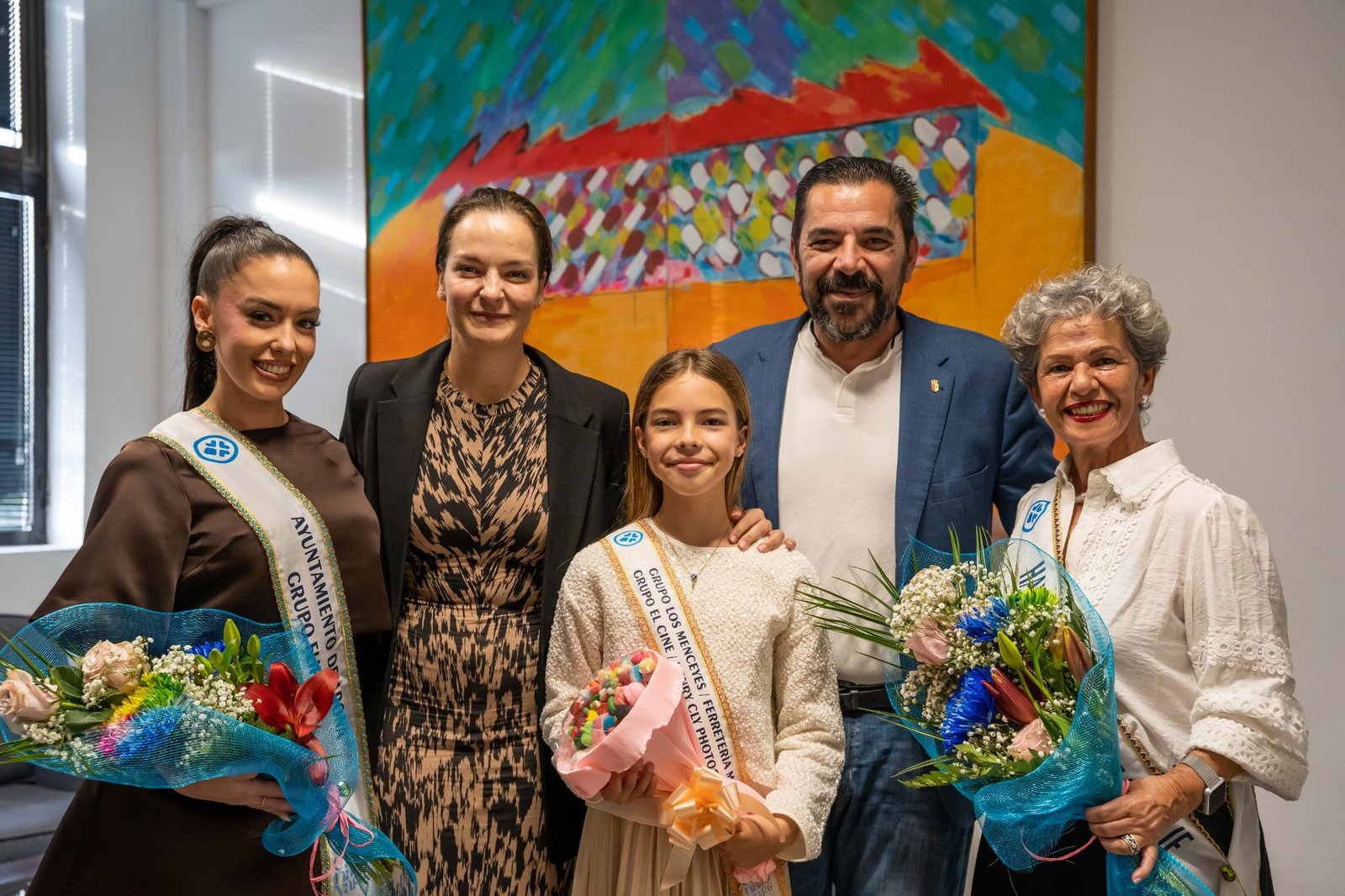 En la Gala Juvenil, que tendrá lugar el viernes 6 de febrero, competirán Mariana Martín Pérez, con diseño de Franco Pérez, y Aitana García Morales, con una creación de David Afonso, llamada La esencia del bosque.

Finalmente, en la Gala de Mayores, que se celebrará el martes 10 de febrero, estarán presentes Araceli López Sánchez, con diseño de Franco Pérez, y Lucía González Medina, con una fantasía de David Afonso titulada La luz del océano.

El alcalde de Arona, José Julián Mena, ha destacado la importancia de la participación de las candidatas aroneras en el Carnaval de Santa Cruz de Tenerife, así como el talento de los diseñadores locales que colaboran en la creación de las fantasías que lucirán en las galas.

Por su parte, las candidatas han agradecido el respaldo del Ayuntamiento y se han mostrado ilusionadas y preparadas para representar a Arona en el Carnaval capitalino.