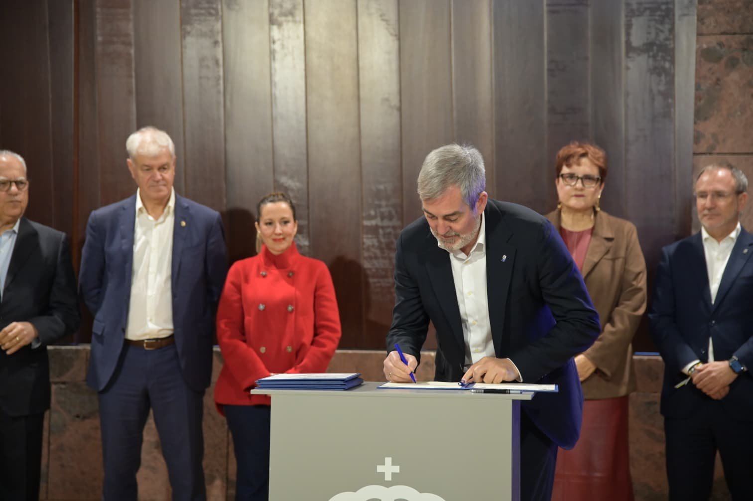 Firman convenios para financiar plazas residenciales y servicios de atención a la dependencia en Canarias