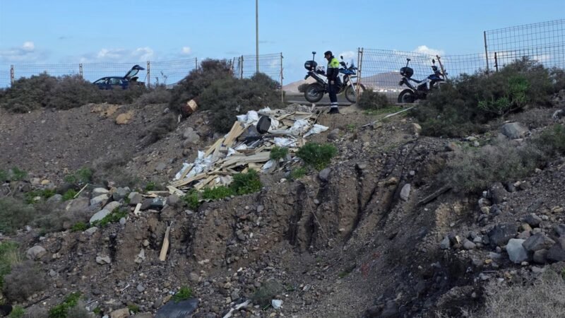Identifican al responsable de vertido ilegal de fibrocemento con amianto en Las Torres.