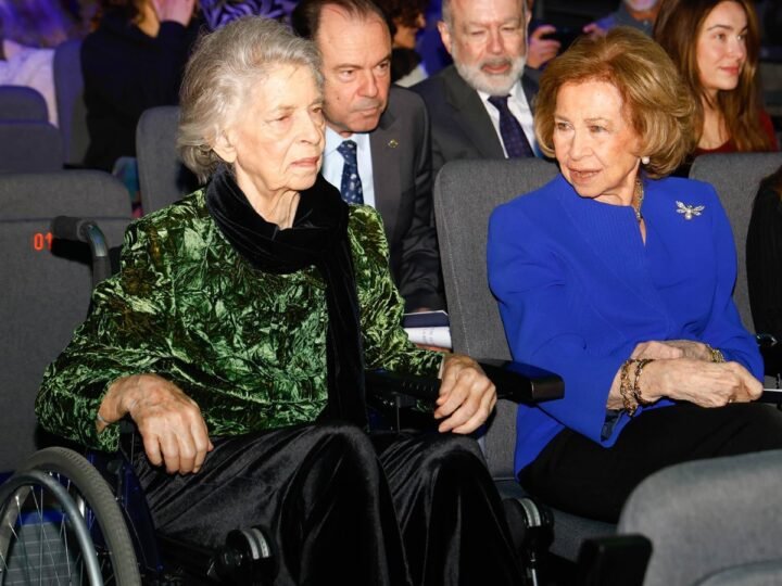 La Reina Sofía pospone sus compromisos para acompañar a su hermana Irene de Grecia en estado crítico