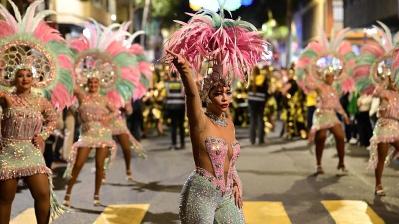 La presentación de aspirantes al trono del Carnaval de Las Palmas de Gran Canaria provoca cortes de tráfico este sábado.