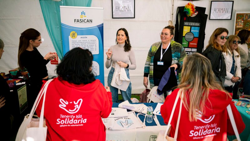 Mercadillo del Voluntariado en la plaza del Cristo de La Laguna