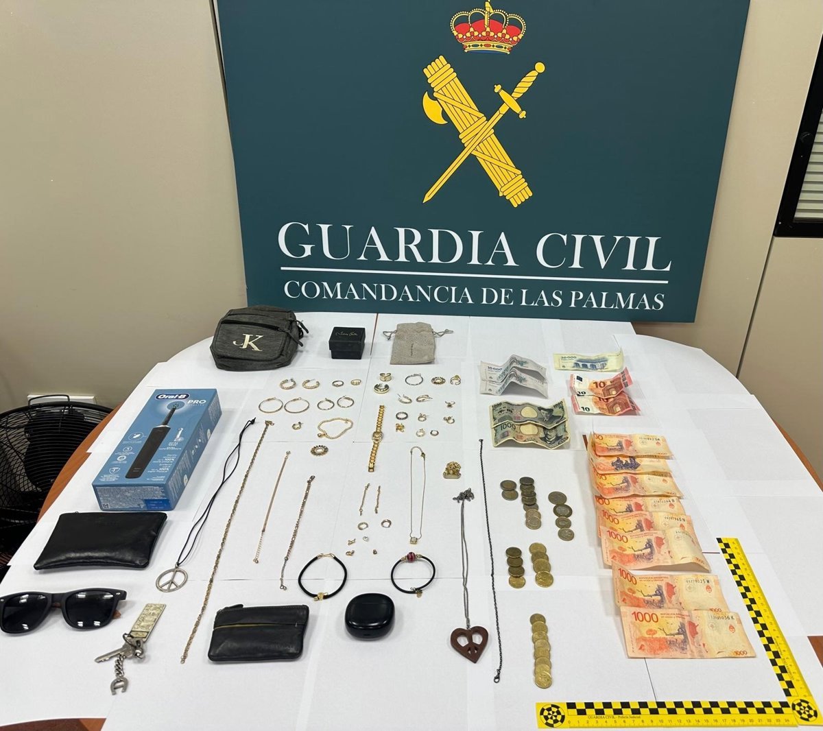 Trabajador del aeropuerto de Fuerteventura detenido por robar en equipajes de viajeros