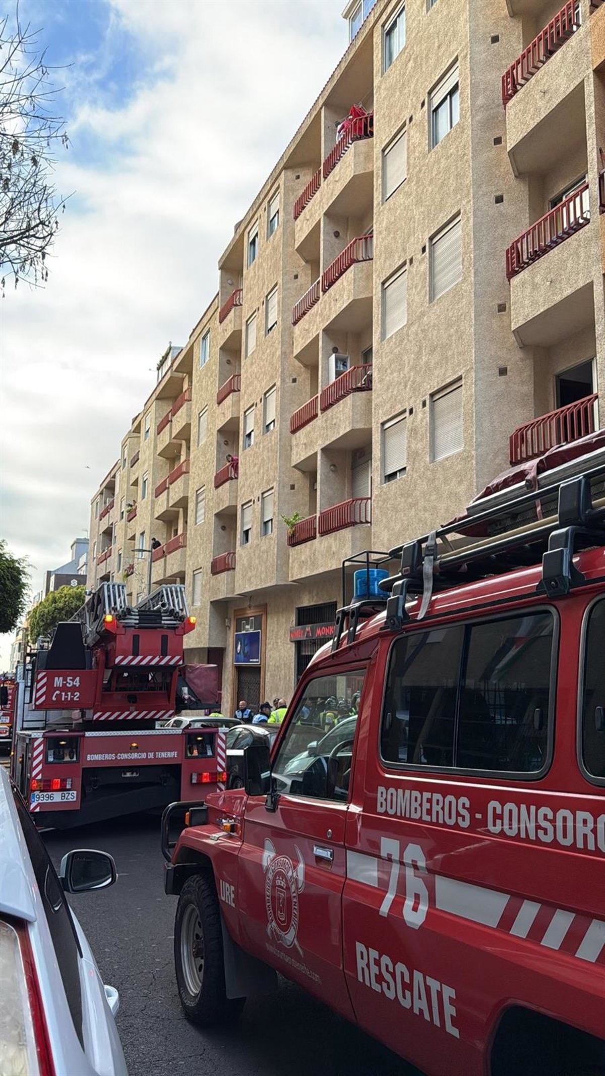 Un fallecido y dos personas hospitalizadas tras incendio en edificio de La Laguna (Tenerife)