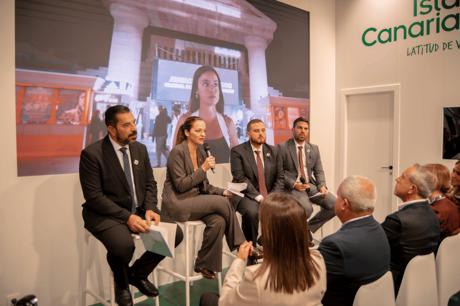 la noticia original:

La agencia de noticias informó que un nuevo estudio reveló que el consumo de café puede tener beneficios para la salud. Según los investigadores, el café puede ayudar a reducir el riesgo de enfermedades cardíacas y diabetes tipo 2. Además, se encontró que el café puede mejorar la función cognitiva y reducir el riesgo de depresión. Los expertos sugieren que el consumo moderado de café puede ser parte de una dieta saludable.