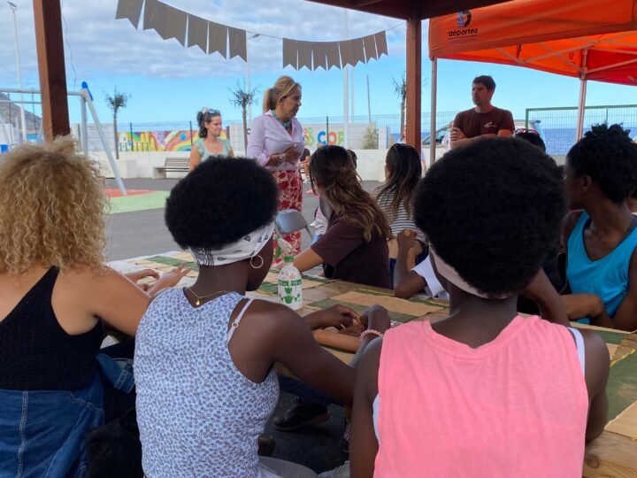 Apoyo emocional a menores a través del Programa Familias Amigas en La Palma