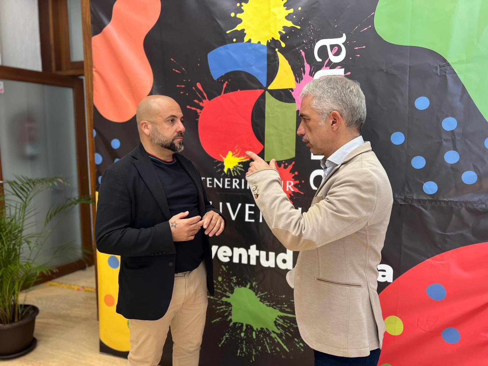 Arona firma convenio para crear escuela prelaboral para jóvenes en riesgo