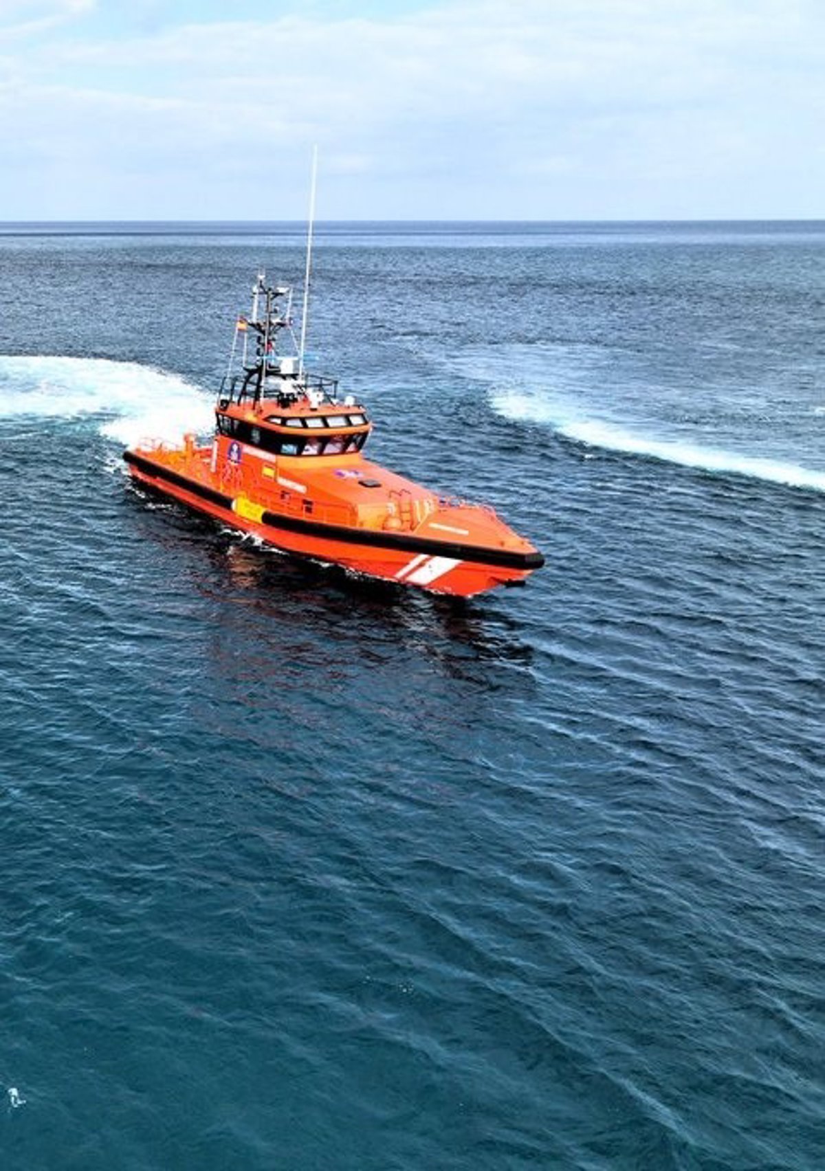 Arriban a Gran Tarajal los 59 migrantes rescatados por Salvamento a 61 kilómetros de Canarias.