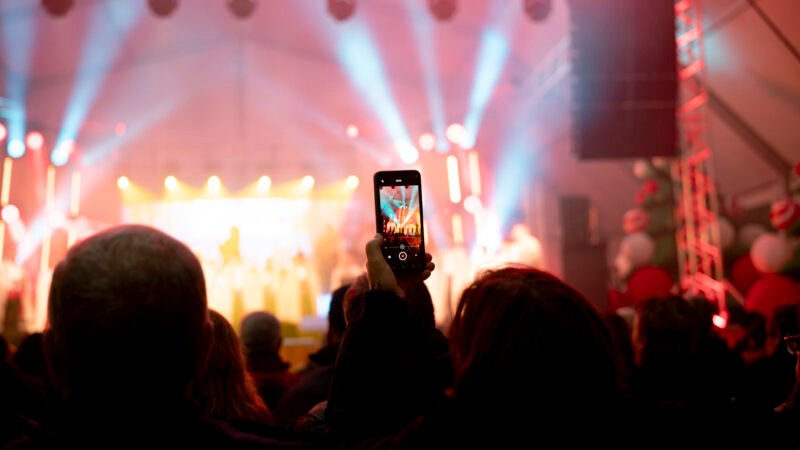 Contratación de sonido e iluminación para eventos culturales y festivos en La Laguna.