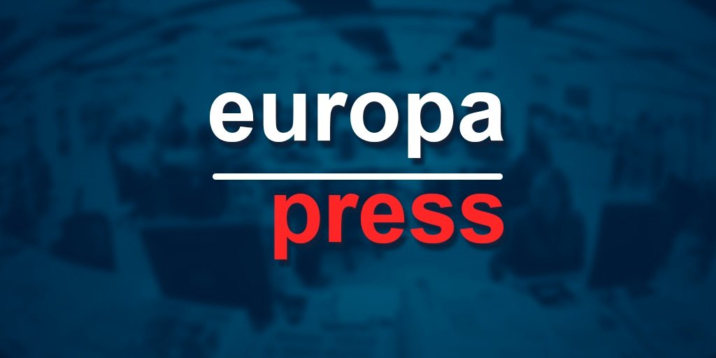 El Parlamento canario pide bonificar aparcamientos de aeropuertos con abstención de Vox.